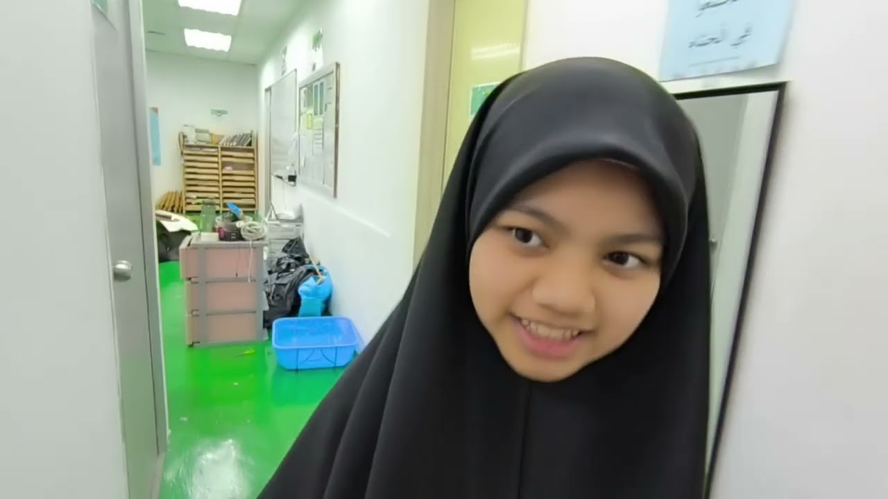 Lakonan Al-babgho' (di stor-فِي الْمَخْزَنْ).              Banat MAAHAD TAHFIZ AL HIKMAH