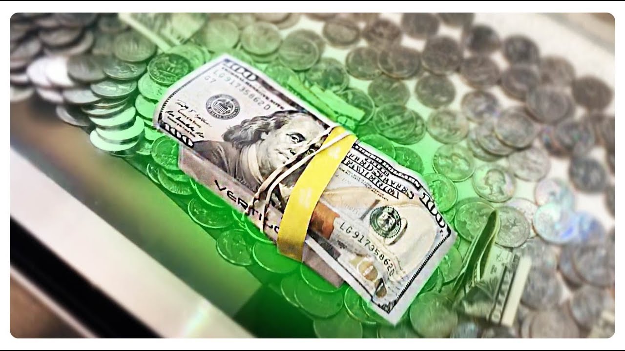COIN PUSHER || $100 BILL + IPOD ON THE EDGE!!!