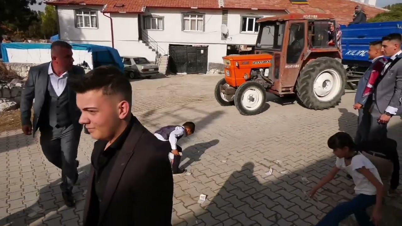 Kütahya Merkez Ağaçköy Mahallesi Müthiş Çİftetelli (Paralar Uçuşuyor )