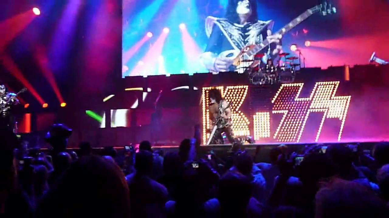 KISS Alive 35 - Opening, King of the Nighttime World, Deuce - Live @ Mohegan Sun 2009