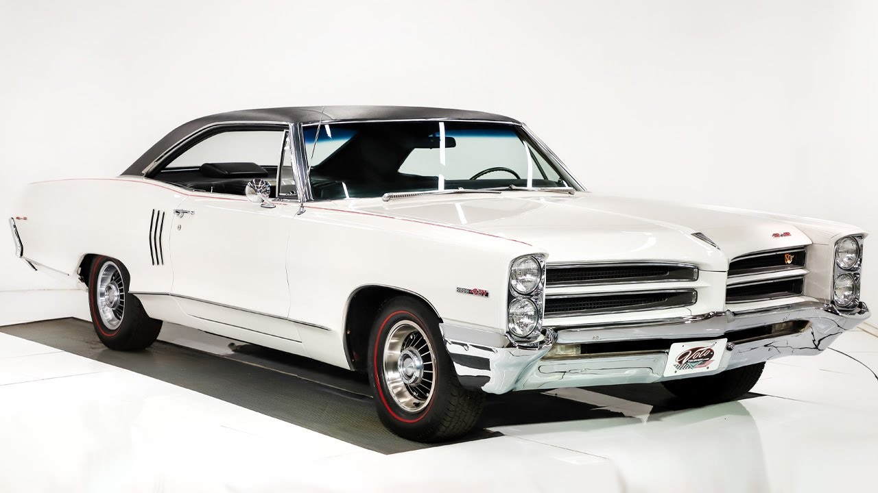 Pontiac Catalina 1966 года выпуска с кузовом 2+2 продаётся в Volo Auto Museum (V21151)