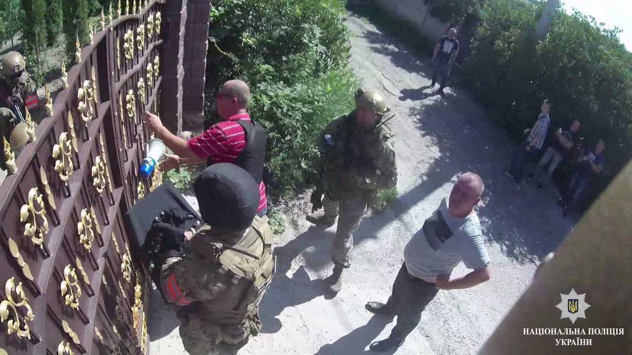 На день народження 16 стріляних гільз, куля в обличчя  дівчині, «КОРД» на  власному подвір’ї