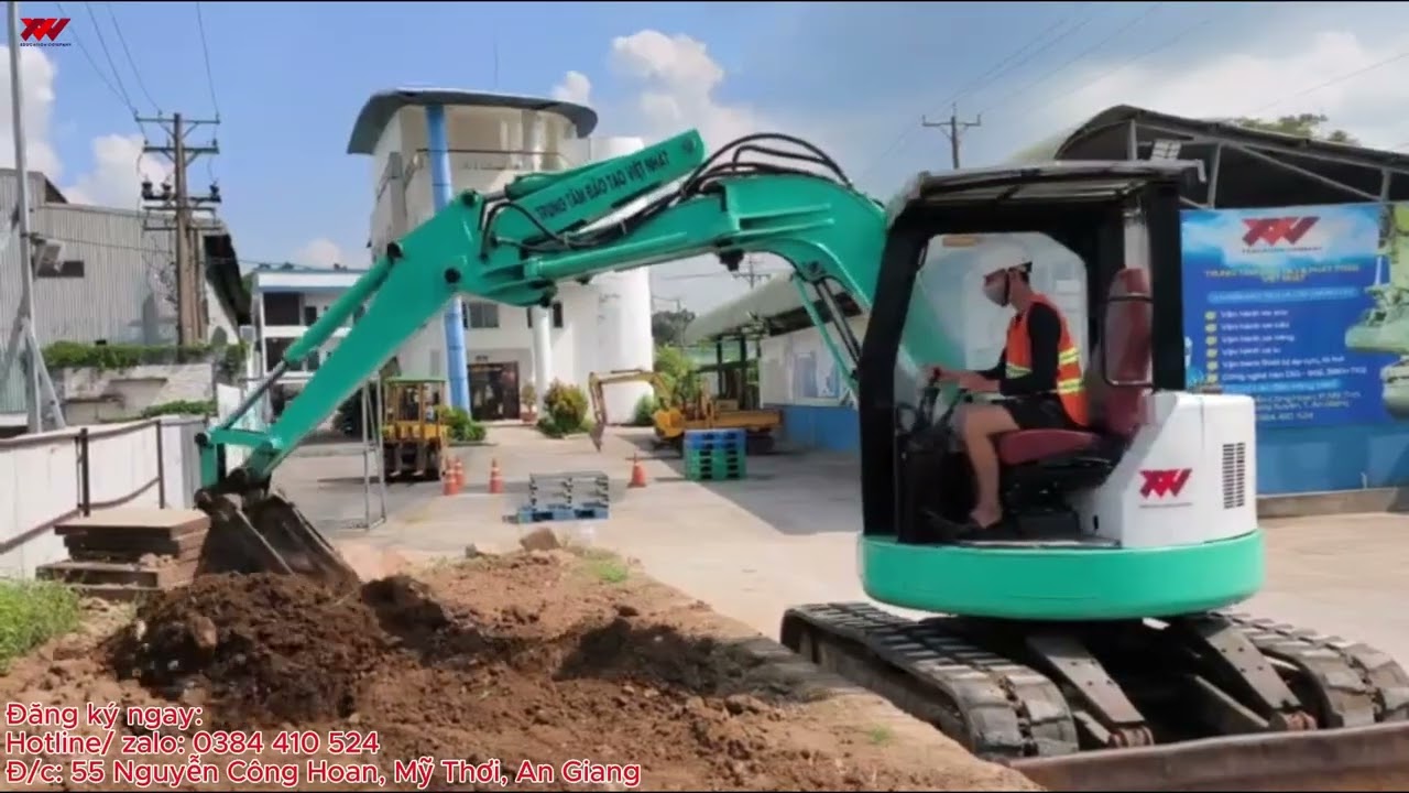Thi vận hành xe cuốc/ xúc ( Lê Hữu Lộc )