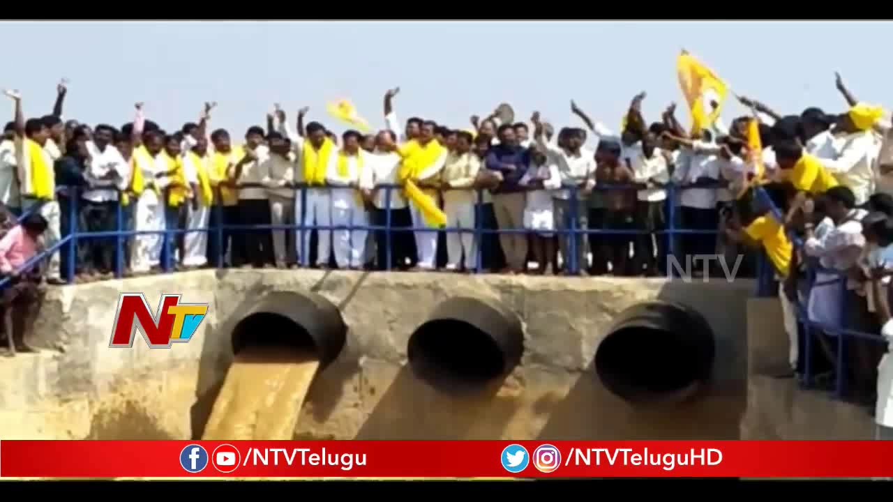 Farmers Celebrates Over Receiving Krishna River Water To Madakasiri | Anantapur Dist | NTV