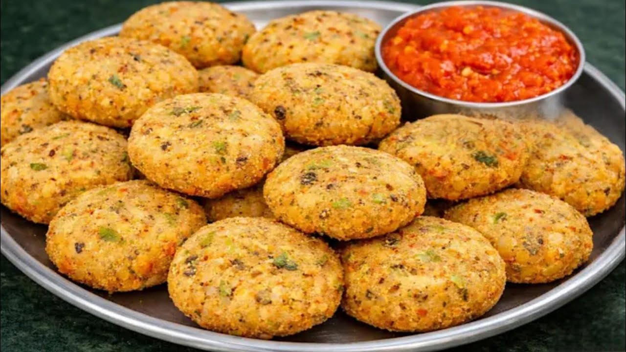 केवल 2 कच्चे आलू  से बना गरमा गरम कुरकुरा नाश्ता जो भी खाए खाता ही जाए | Crispy aalu ka nashta