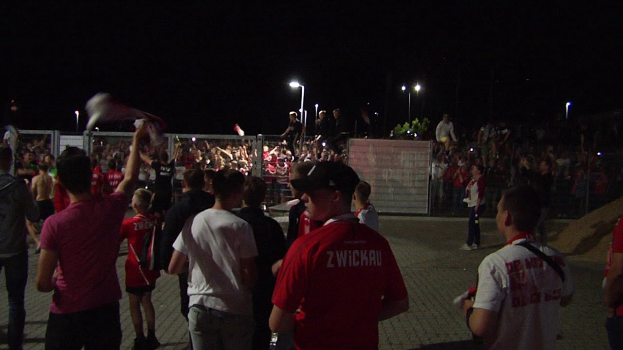FSV Fans feiern ihre Jungs