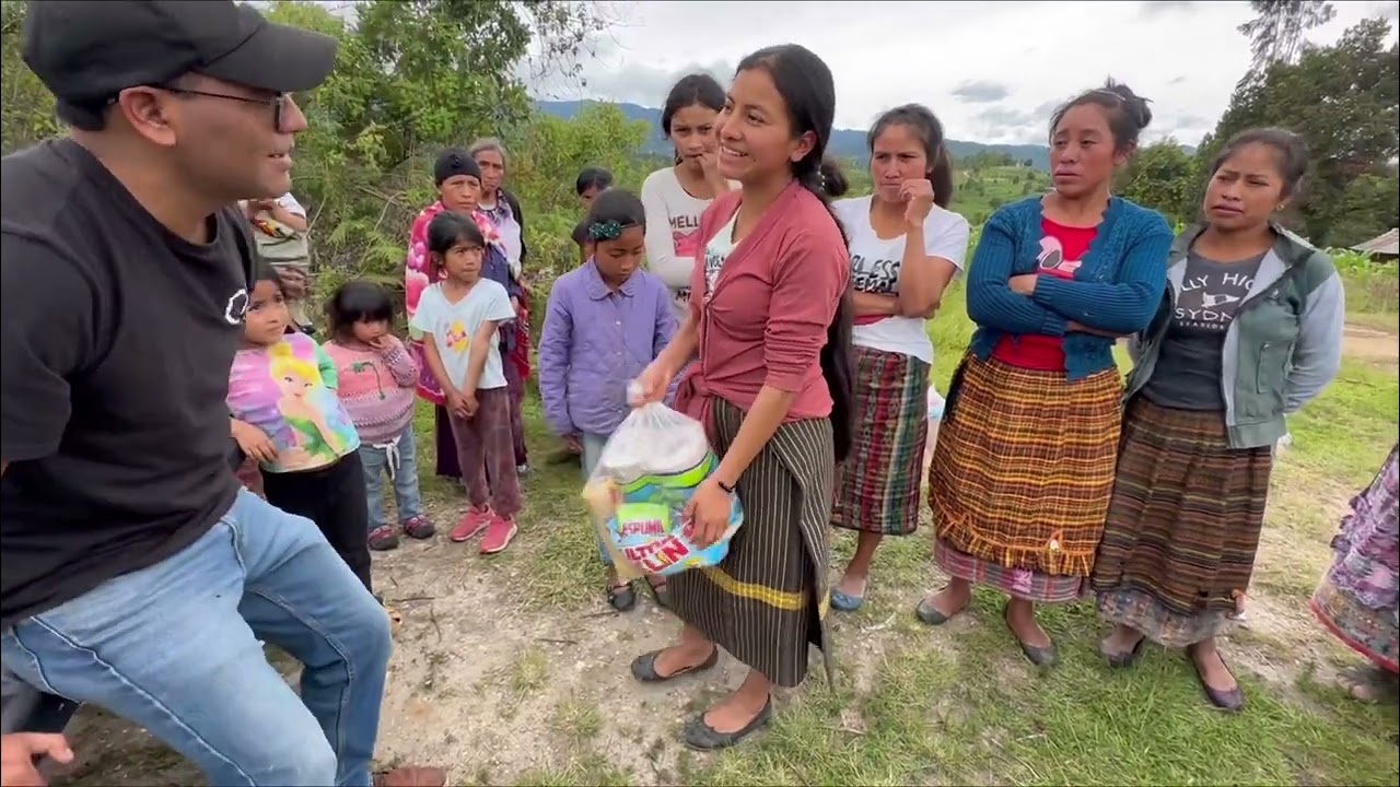 Víveres y ropa para una comunidad abandonada. No tienen agua, ni luz. Aguacatales (No. 2)
