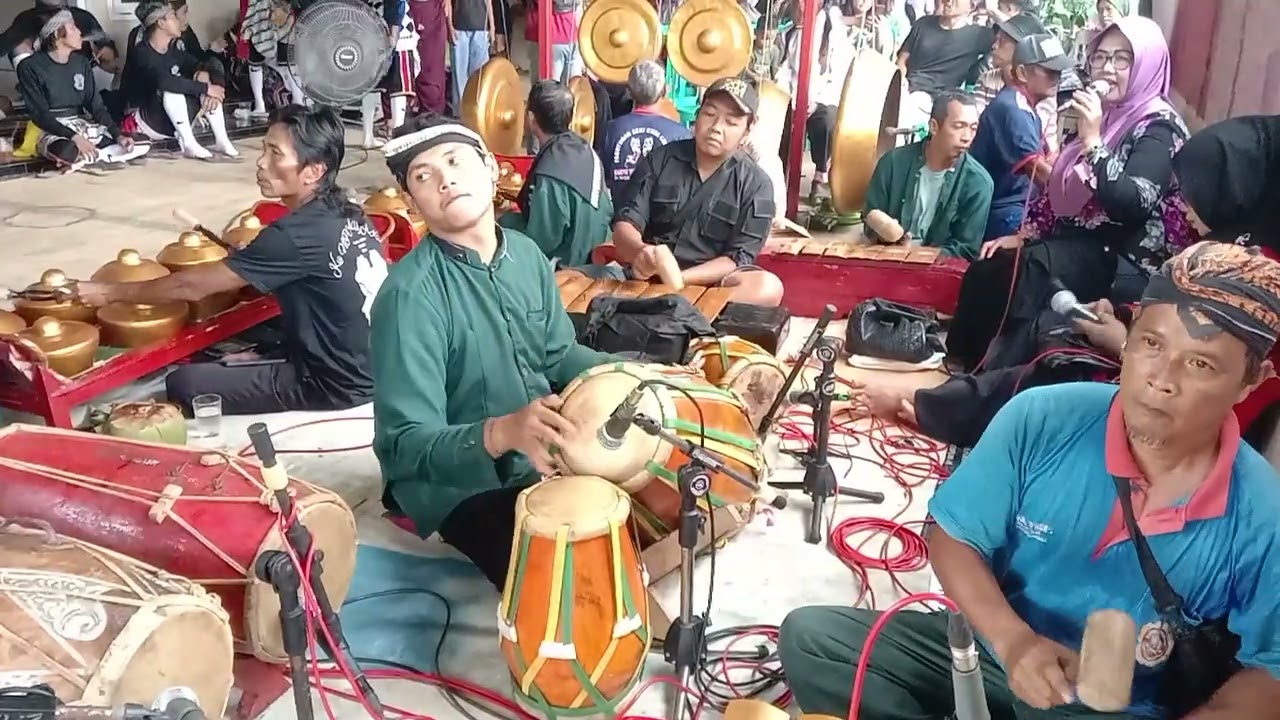 Gending Jawa nyampleng GUBUG ASMORO||ebeg banyumasan PUSPITA SARI ft WAHYU TURONGGO BUDOYO di bonjok