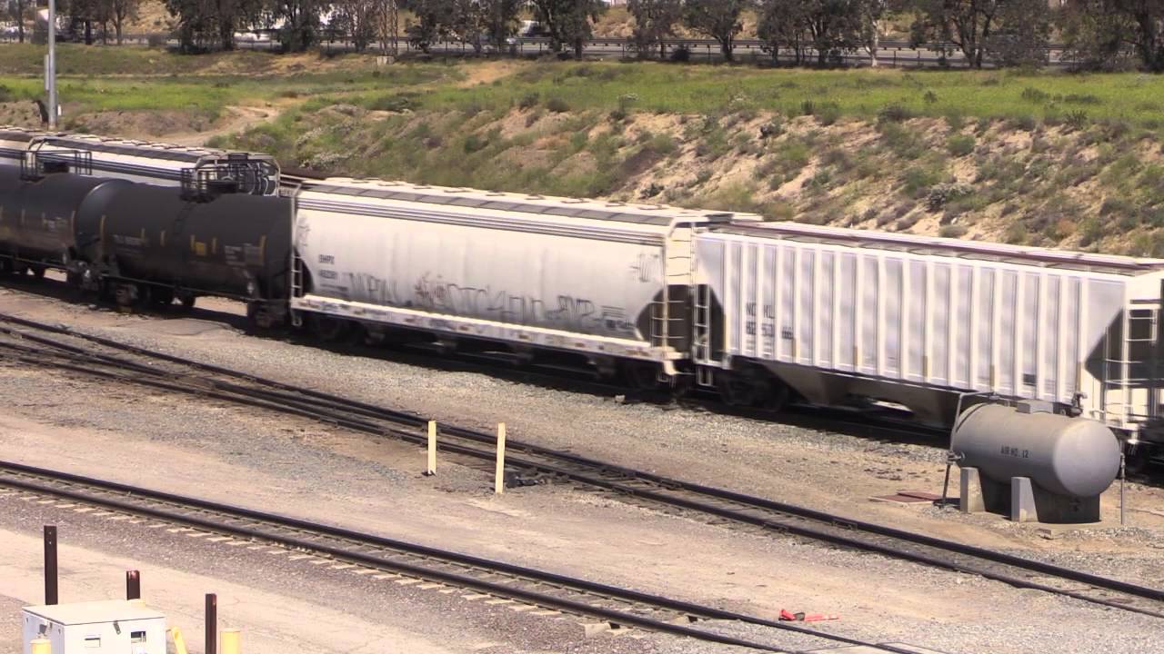 UP manifest turning on the balloon loop at Colton