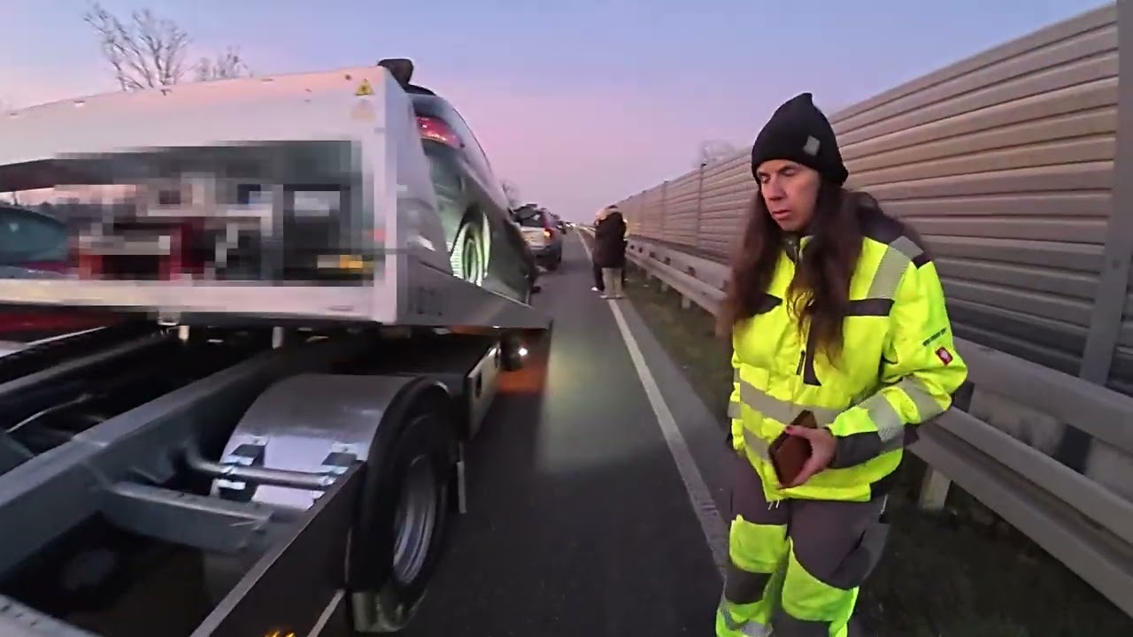 Nagelneuer Abschleppwagen! Automobile Dürr im Einsatz beim schweren Verkehrsunfall