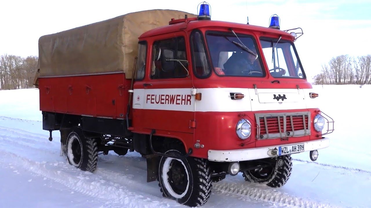 Feuerwehr Oldtimer Robur Lo im Schnee