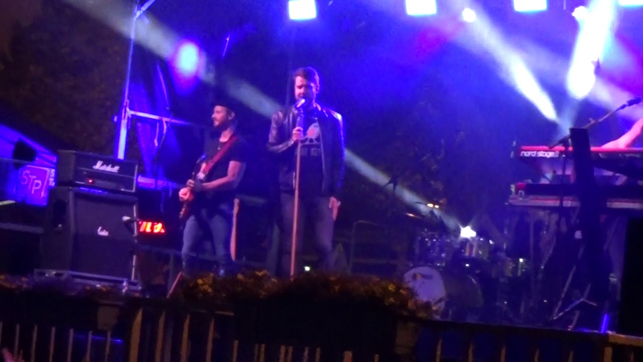 Neljänsuora - Live - Siipirikko + esittely ja huumoria