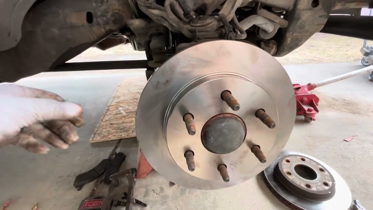 Como cambiar frenos delanteros en (GMC Sierra o CHEVY Silverado)