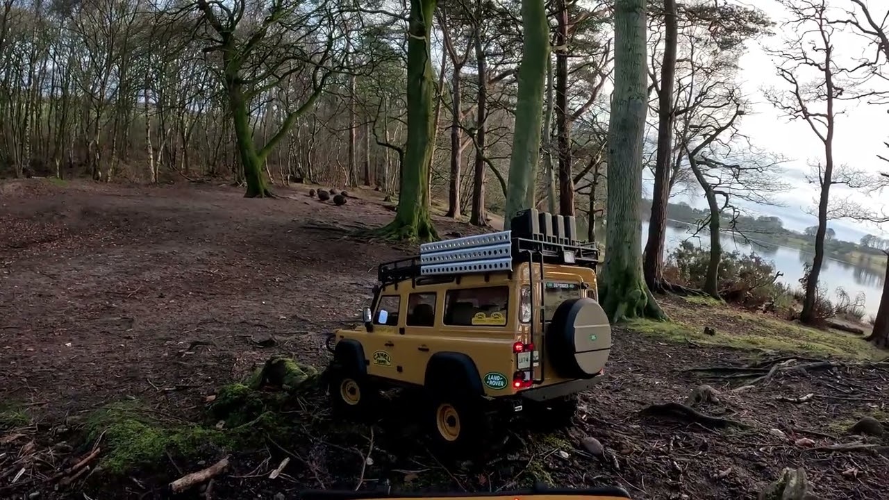FMS 1:10 Scale Discovery & Defender offroading!