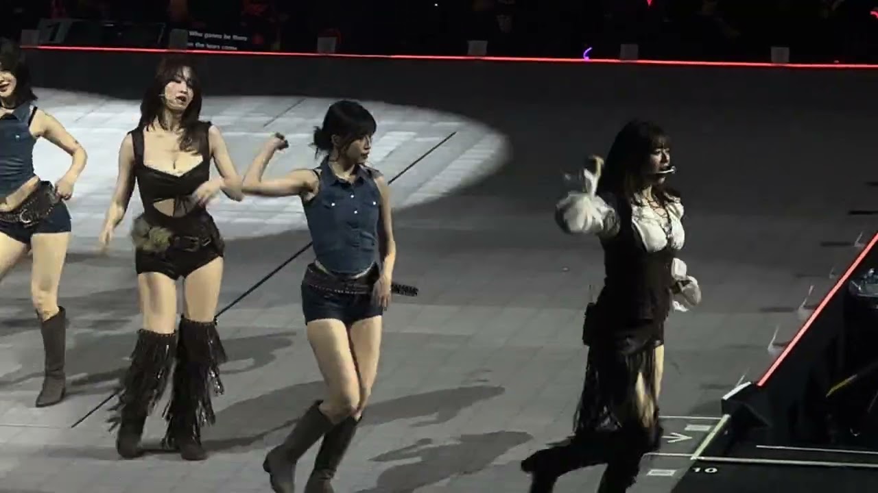 Twice right hand girl