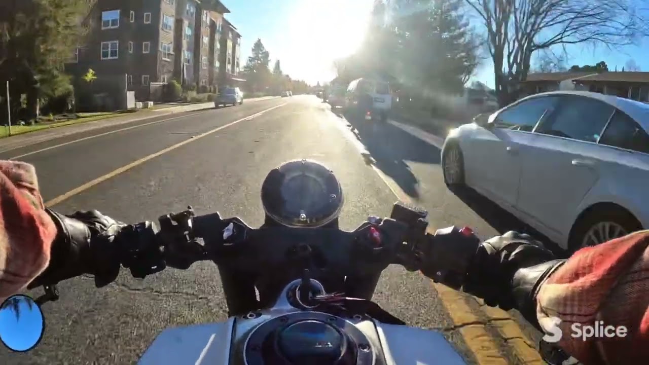 Quick ride to school, stock 2022 Husqvarna Vitpilen 401 RAW sound