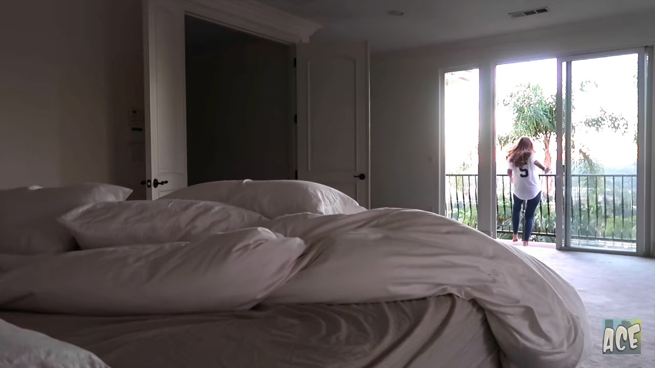 AUSTIN PRETENDING TO JUMP OFF THE BALCONY PRANK