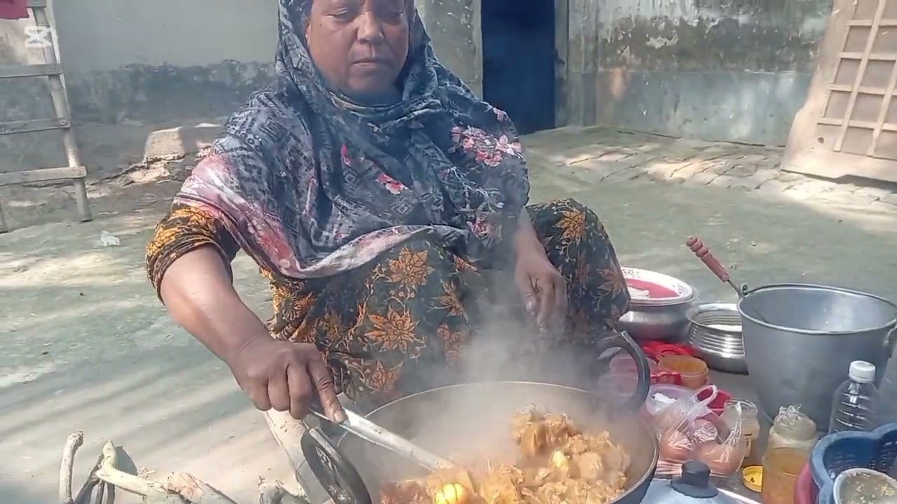 পবিত্র শবেবরাত উপলক্ষে সাদা পোলাও, গরুর মাংসের ঝোল, সাথে গোটা ডিম রান্না হলো আজকে। জমজমাটি পর্ব।