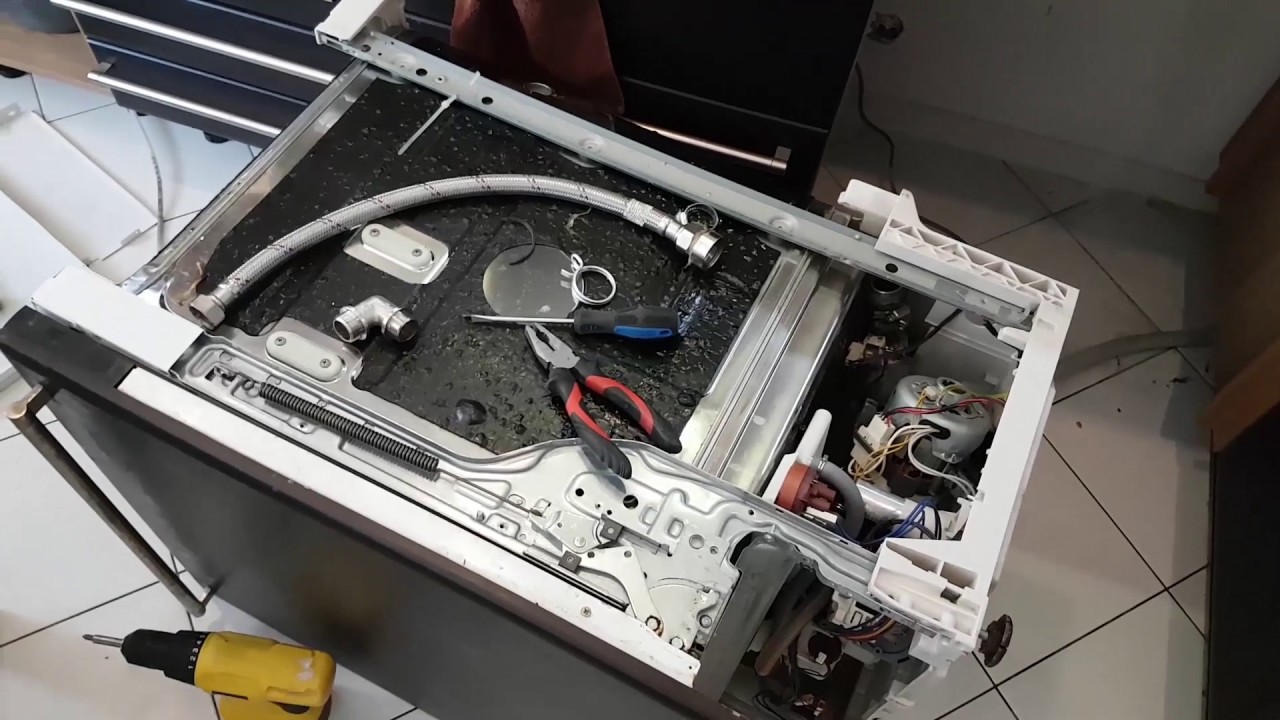 Ошибка i30. Ремонт посудомоечной машины Electrolux. Вода в поддоне.