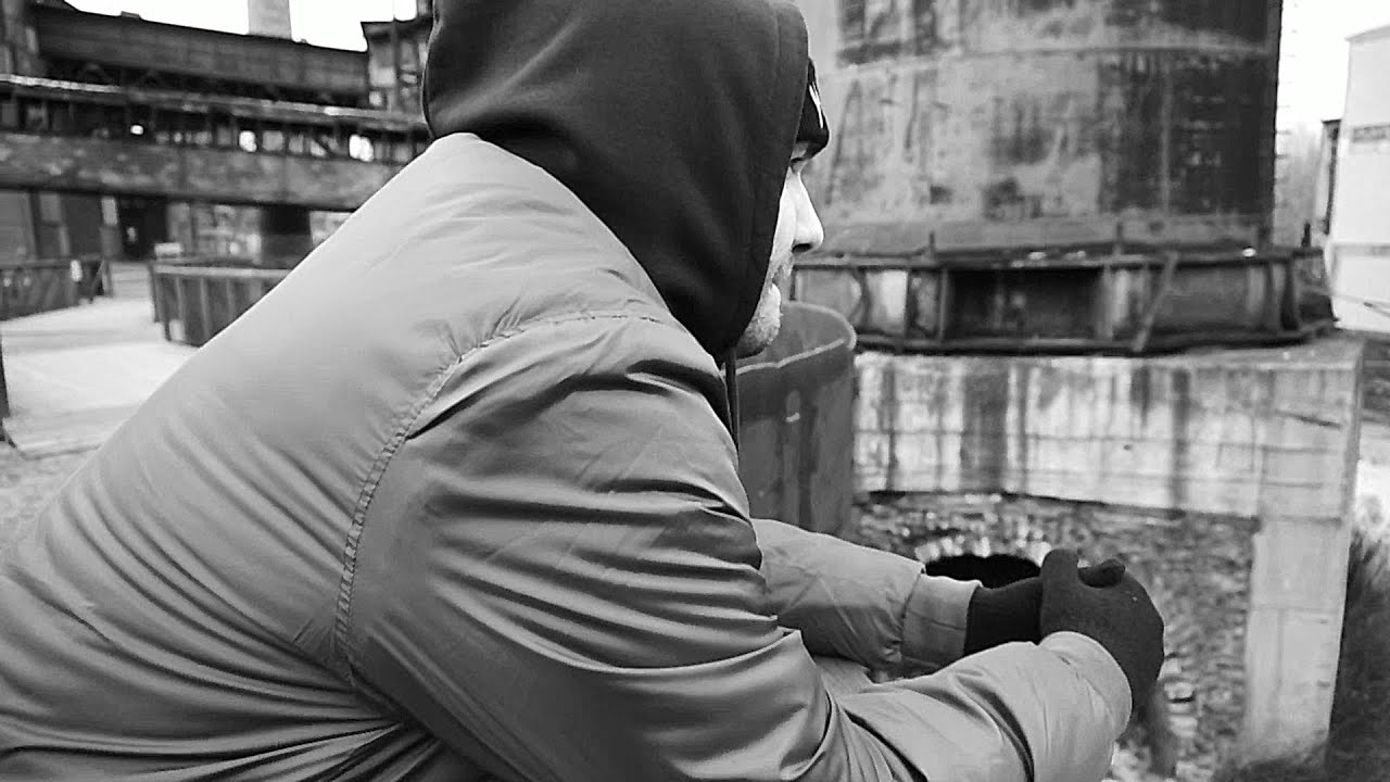 Mikec - Přestaň Mi Ř&iacute;kat... Jak Ž&iacute;t, Milovat A Ch&aacute;pat Svět (Official Video)