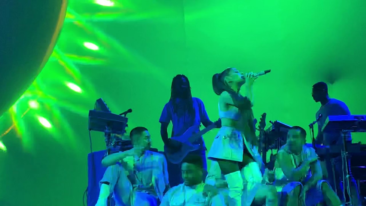 Ariana Grande - fake smile (Sweetener World Tour - Charlotte, NC)