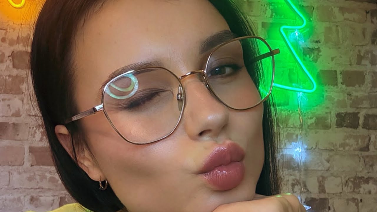 Eating a giant lollipop ( mouth sounds) ASMR
