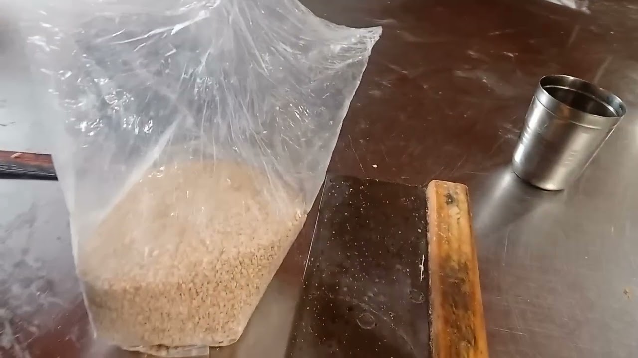 दोस्तों देखिए अभी हम लोग बना रहे हैं मस्का पेच बटर देखें कैसे बनता हैं और चैनल को सब्सक्राइब भी करे👍