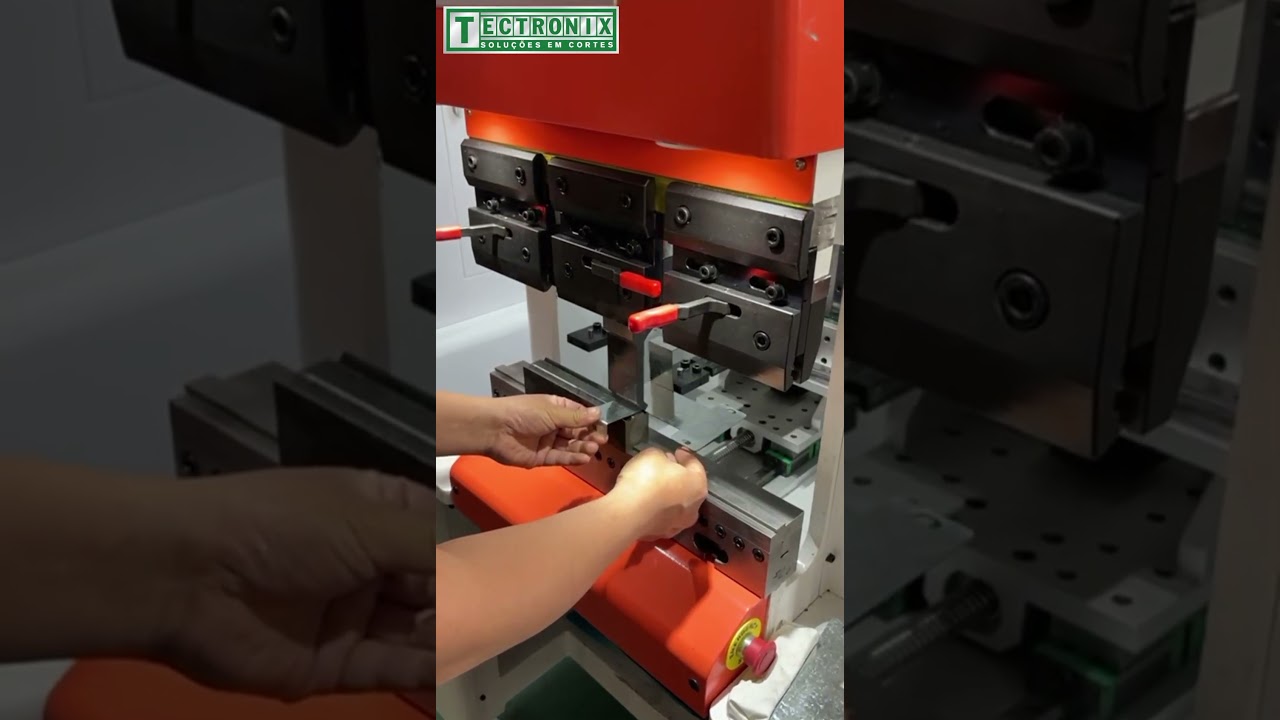 Dobradeira el&eacute;trica Tectronix                     #m&aacute;quinasindustriais #dobradeira #shorts