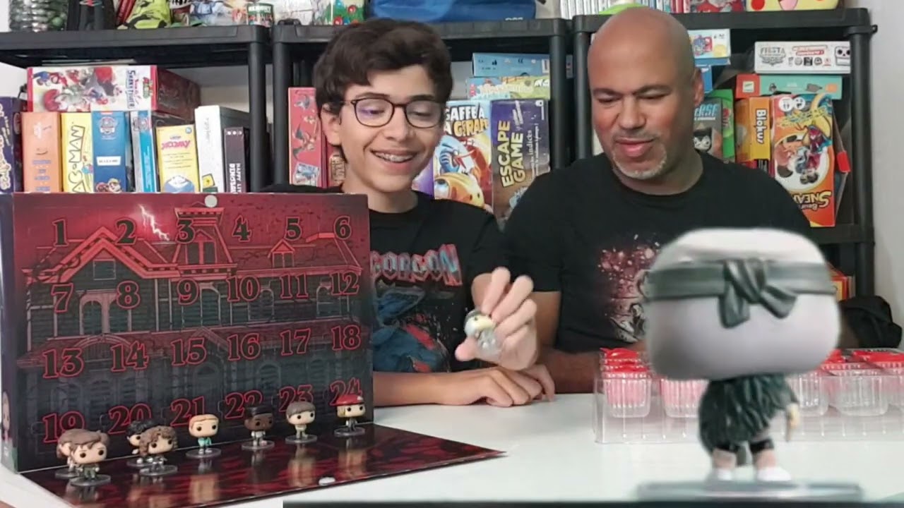 Mon fils découvre le calendrier Funko Pop Stranger Things pour la première fois!