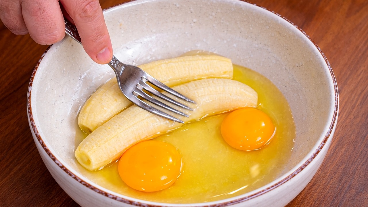 If you have 2 bananas and 2 eggs, make this 10 minutes recipe for breakfast! Simple and so Delicious