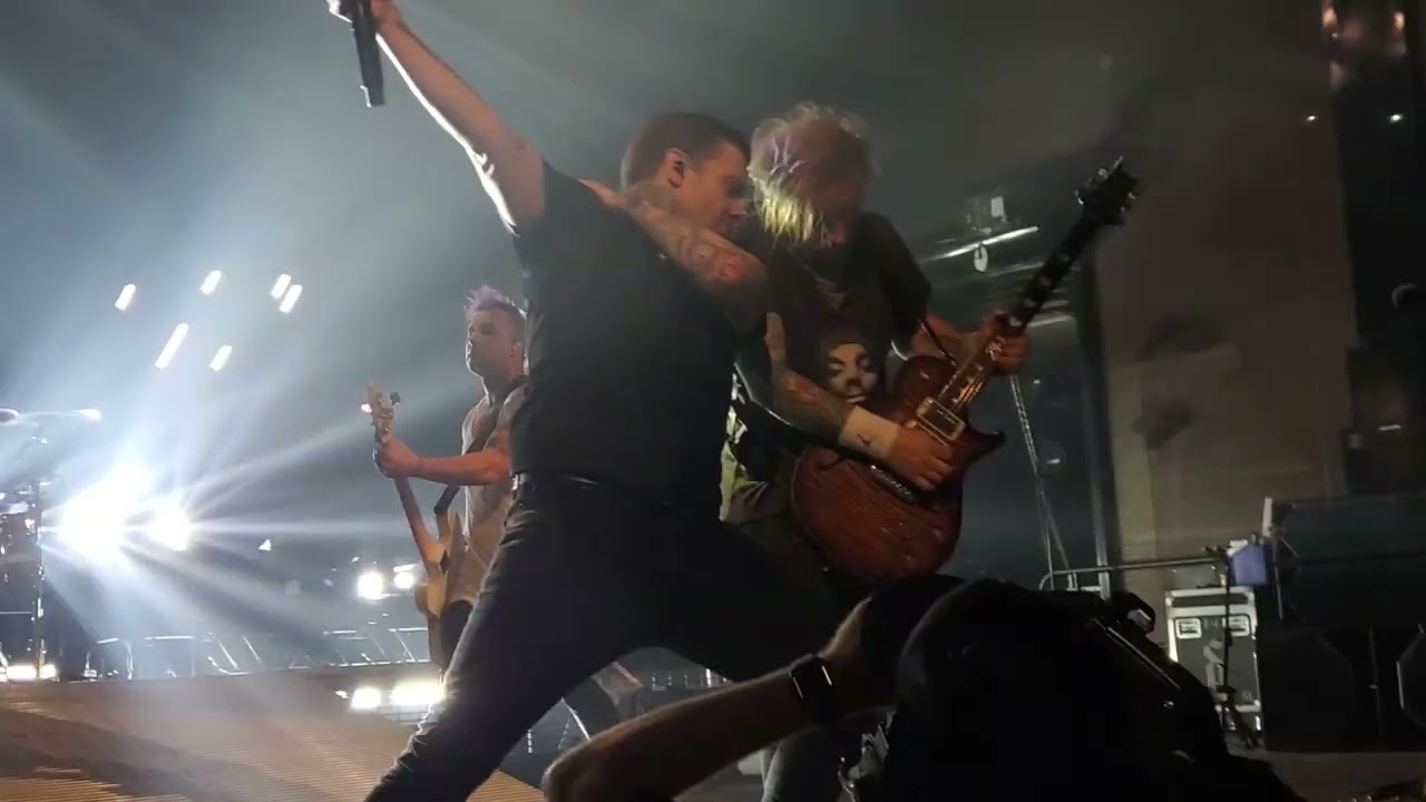Shinedown- Sound of Madness (Full Song Live)
