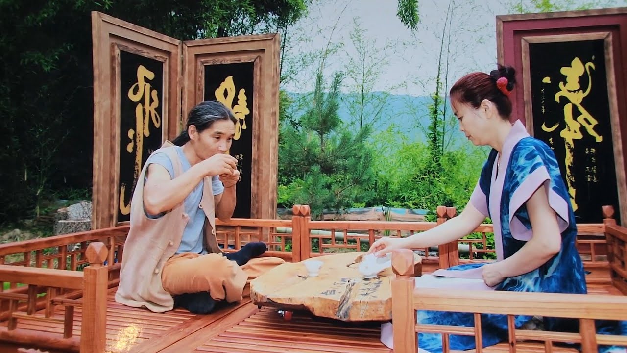 통나무집과 토굴을 10채를 혼자 짓고 검은 오죽숲속에 낙원을 만들어 살고있는 도사같은 남자의 천국
