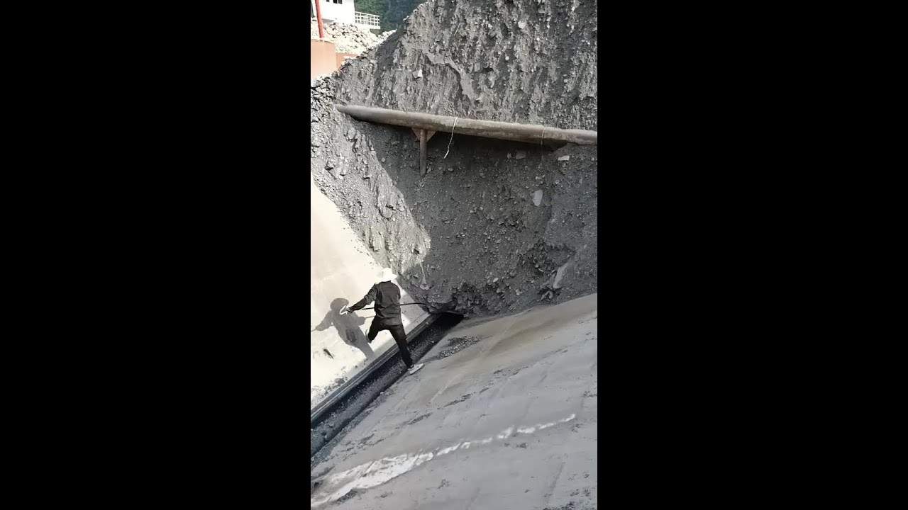 Relaxing Sounds with a Barge Unloading Cobblestones #sand #船舶运输 #adventure