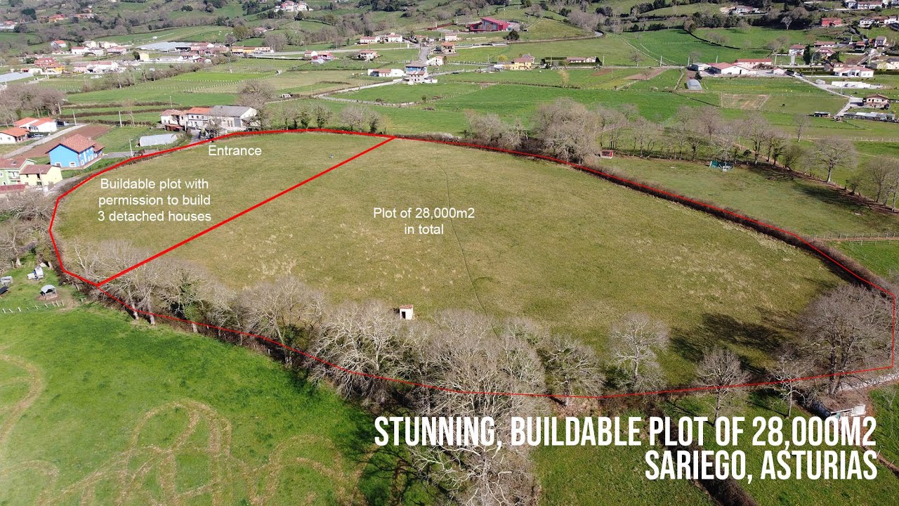 Large, flat sunny plot of 28,000m2 with permission to build 3 houses in Sariego, Asturias.