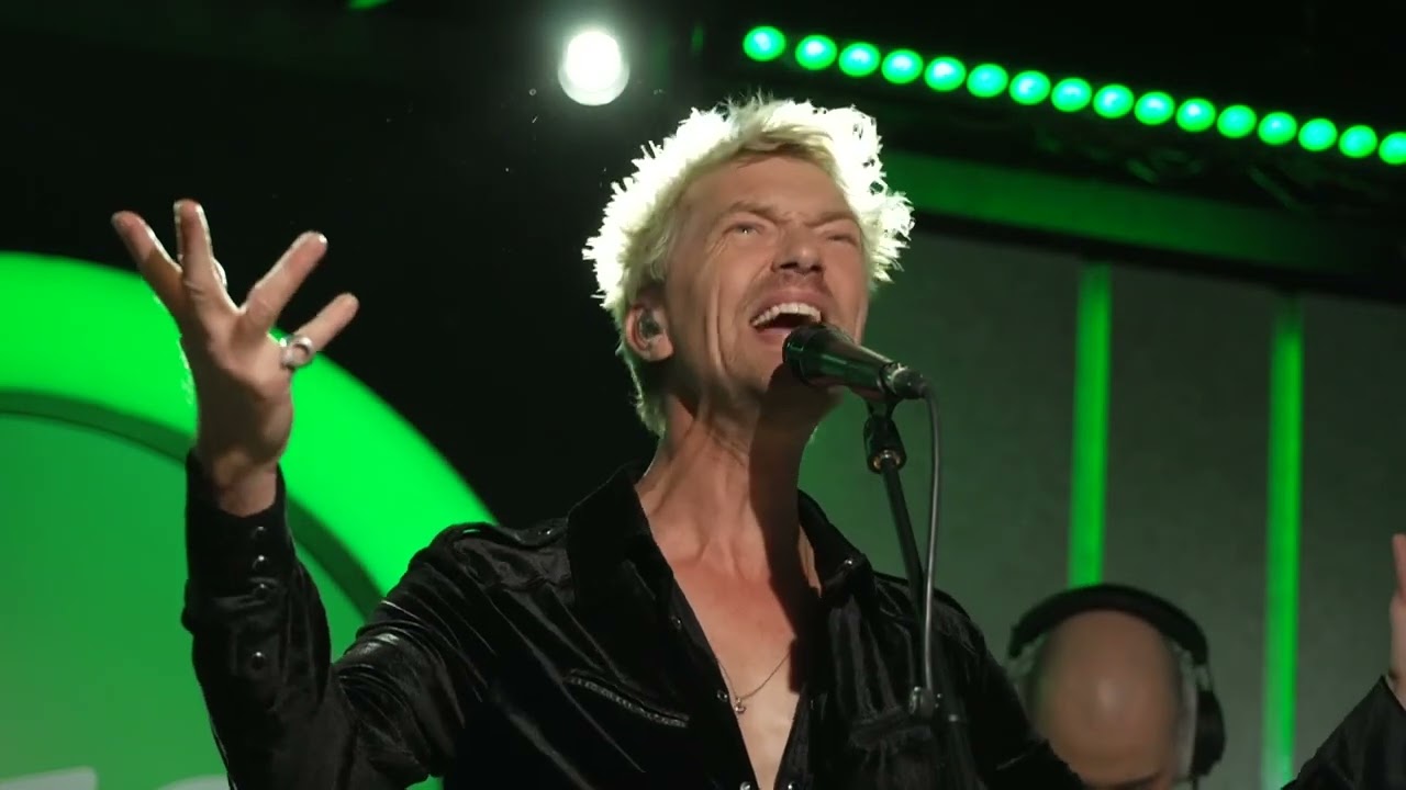 David Bowie - Let's Dance by Starman @ Radio 10 (cover)