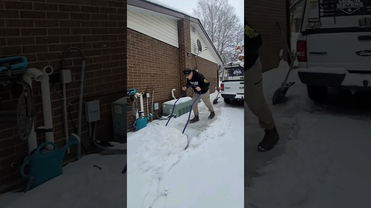 Quickest way to shovel snow with a double wide shovel #snowfall #snow #snowremoval #shovelingsnow