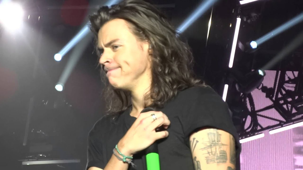 One Direction - Louis talking / No Control - Manchester Arena - 4/10/15