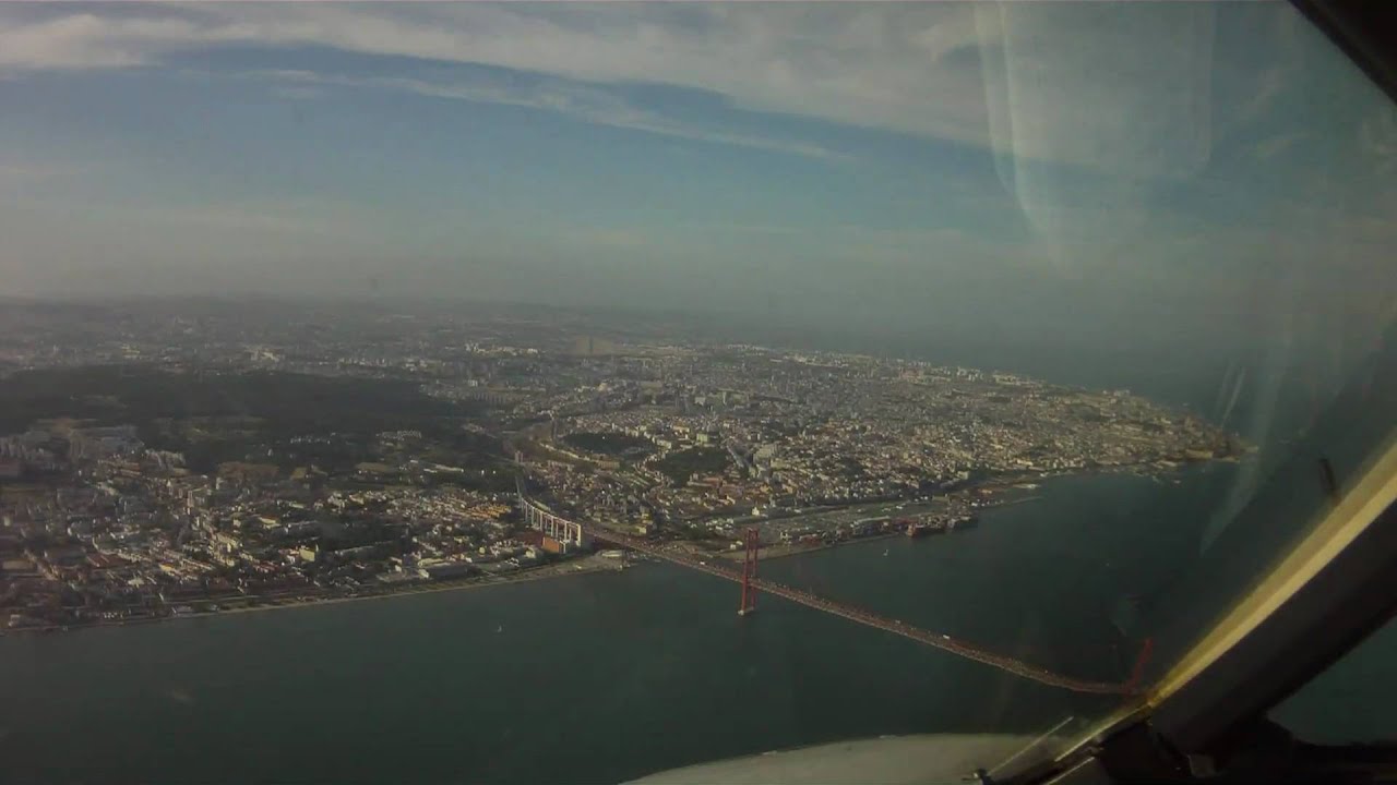 Pilot's eye view landing in Lisbon