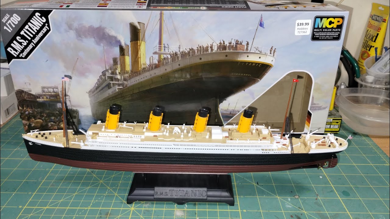1/700 RMS Titanic Model Kit by Academy