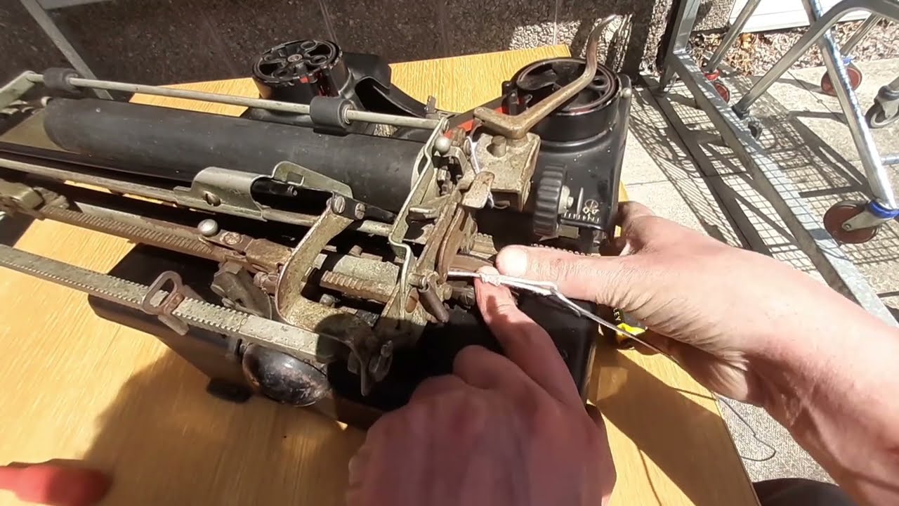 Royal 10 (1923) Typewriter: Carriage Drawband Replacement 