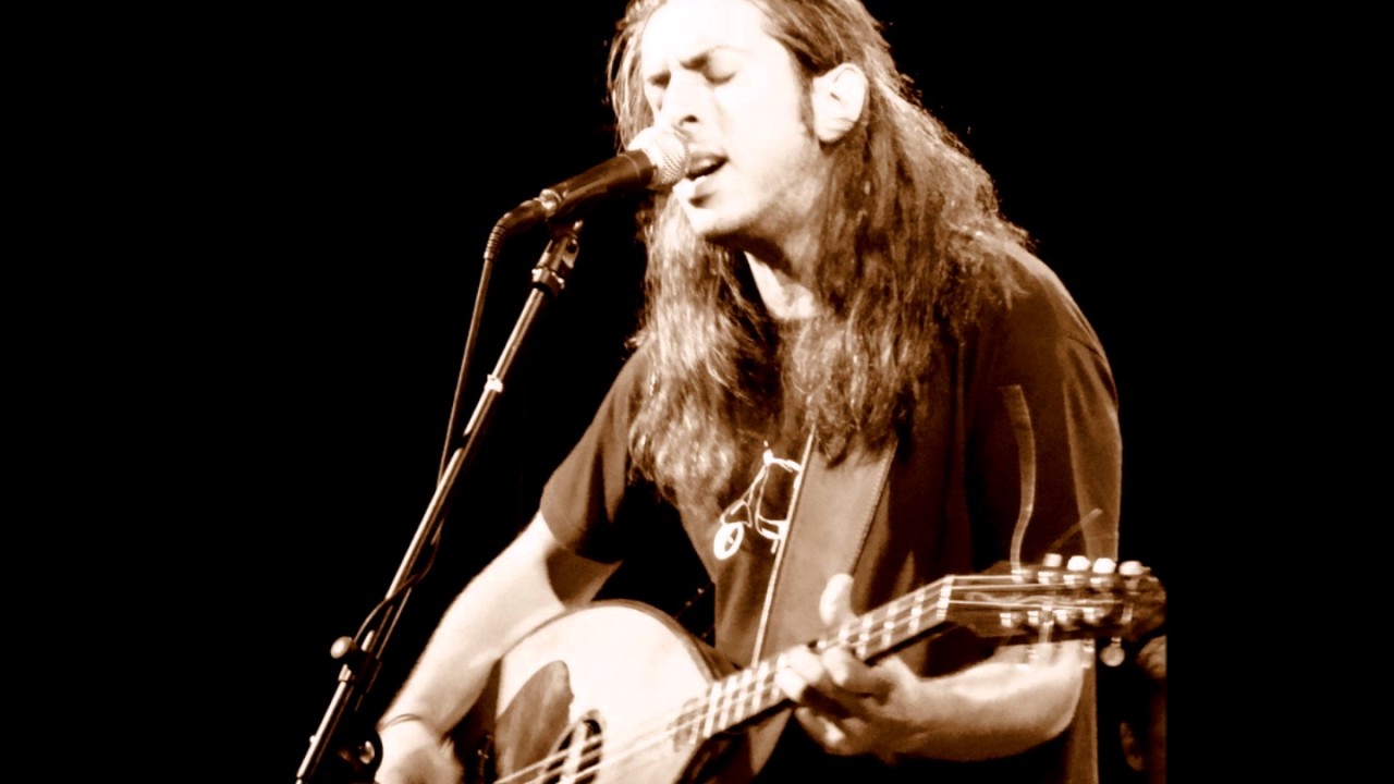 Η κρυφή αγάπη-Γιάννης Χαρούλης