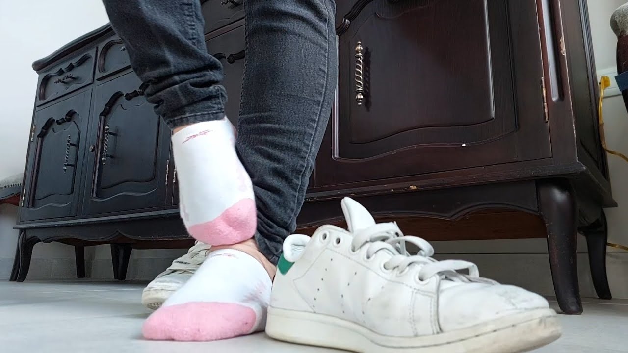 Shoeplay,Dangling,Dipping,Heelpopping, Adidas sneakers with pink socks, sharing with friends