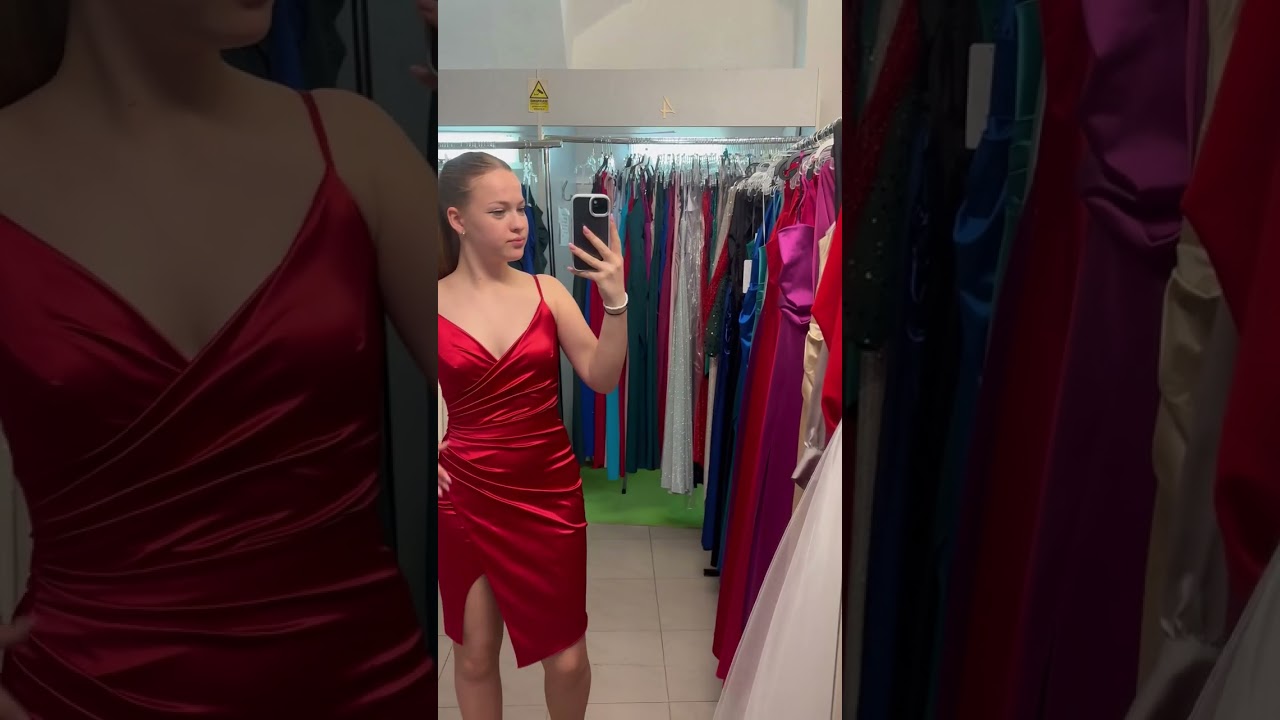 Tieto kr&aacute;tke červen&eacute; &scaron;aty n&aacute;jdete v butiku na Mlynskej 25, Ko&scaron;ice a na e-shope. ✨