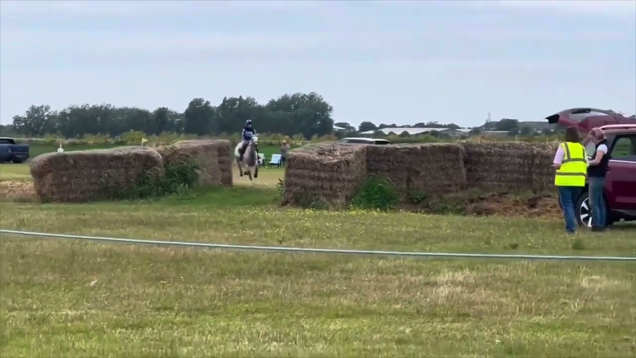 Qualifying for the PC regional championship at Soham Pony club 2023