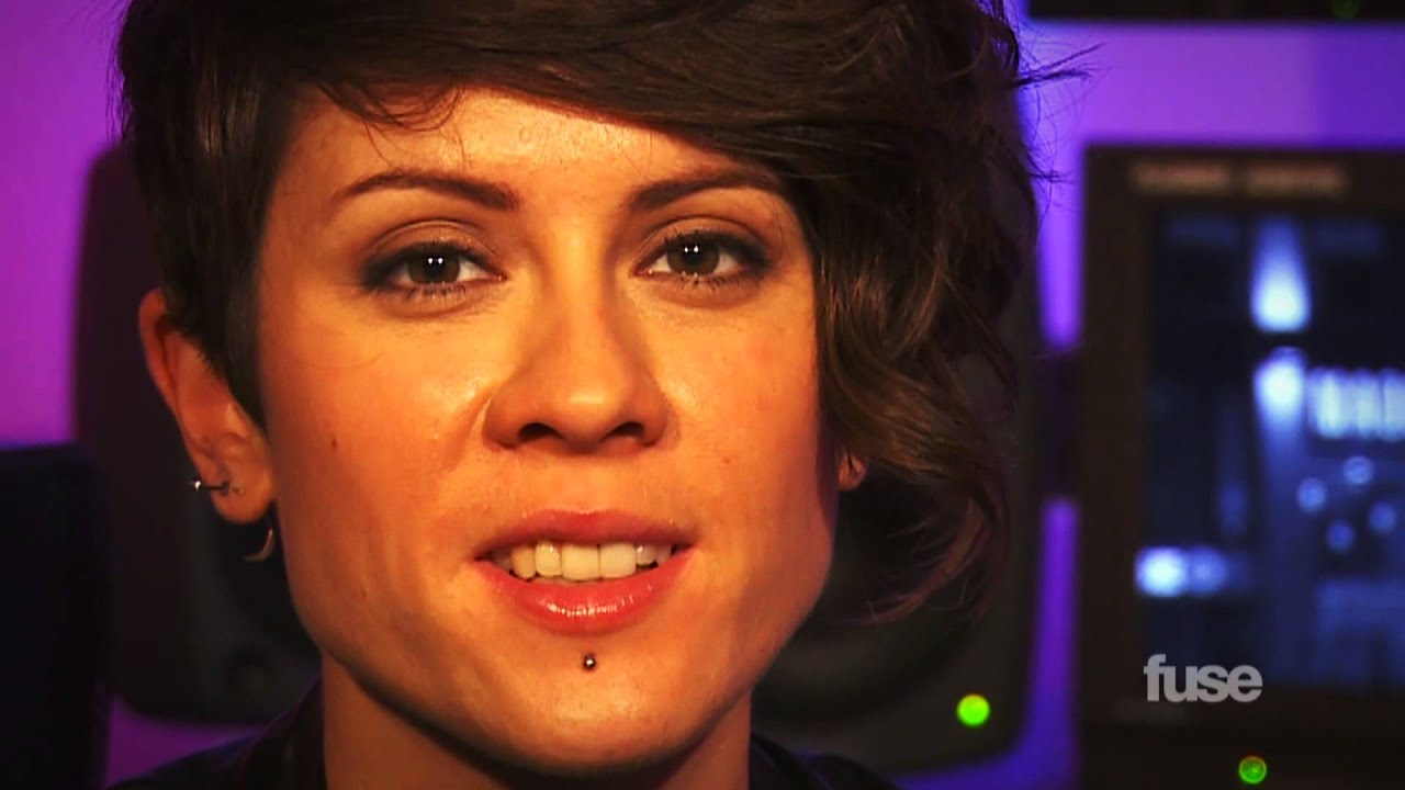 Tegan & Sara Are Halloween Hot Messes | Intimate Interview