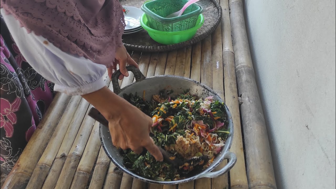 Masak URAP/KLUBAN Hasil dari kebun dan goreng IKAN dan TEMPE 