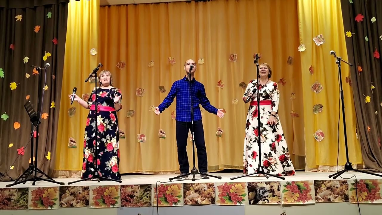 Роза белая, роза алая