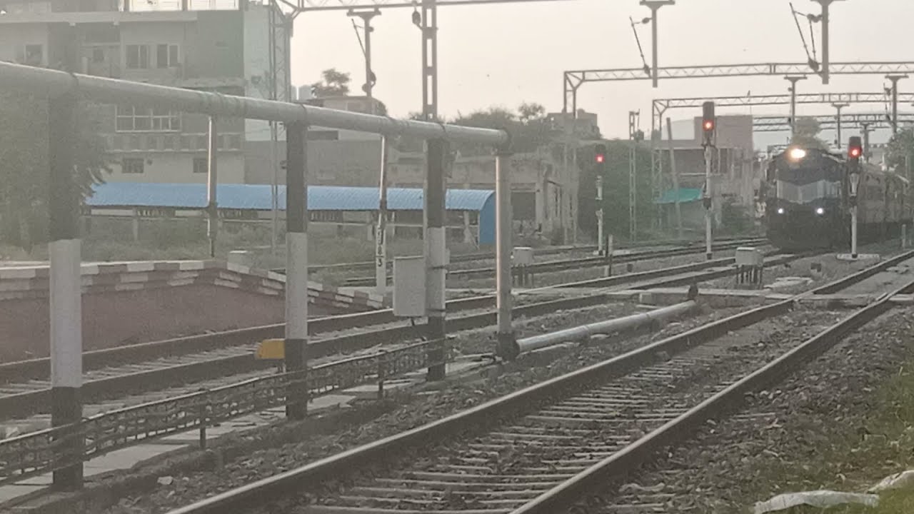 09813- kota hisar special express arriving at sikar junction