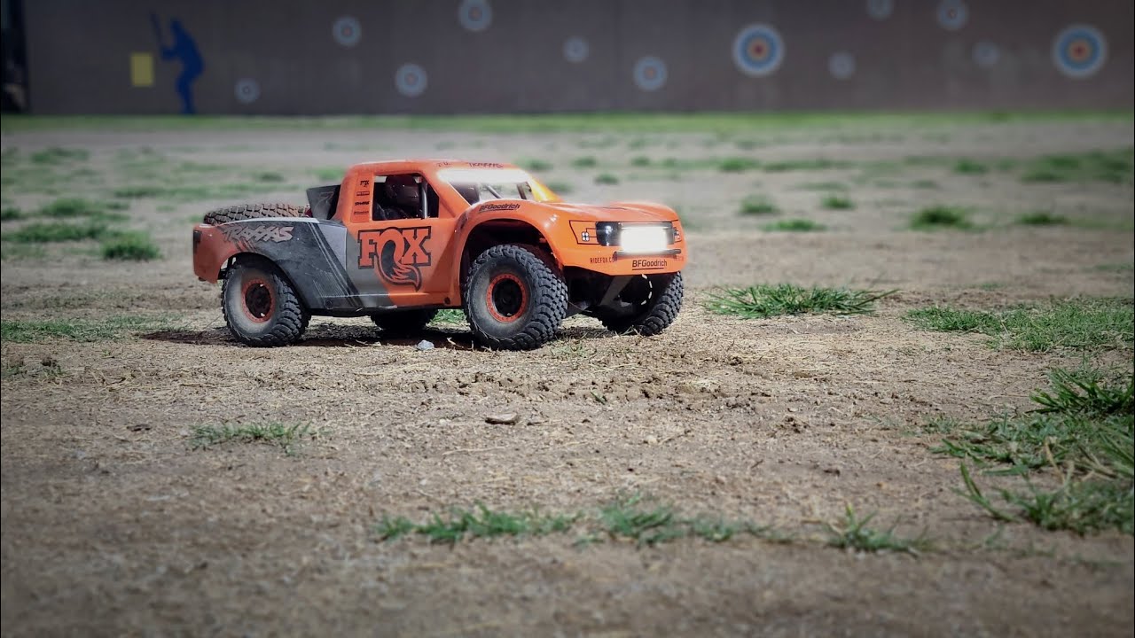 Traxxas UDR unboxing, drive, and review