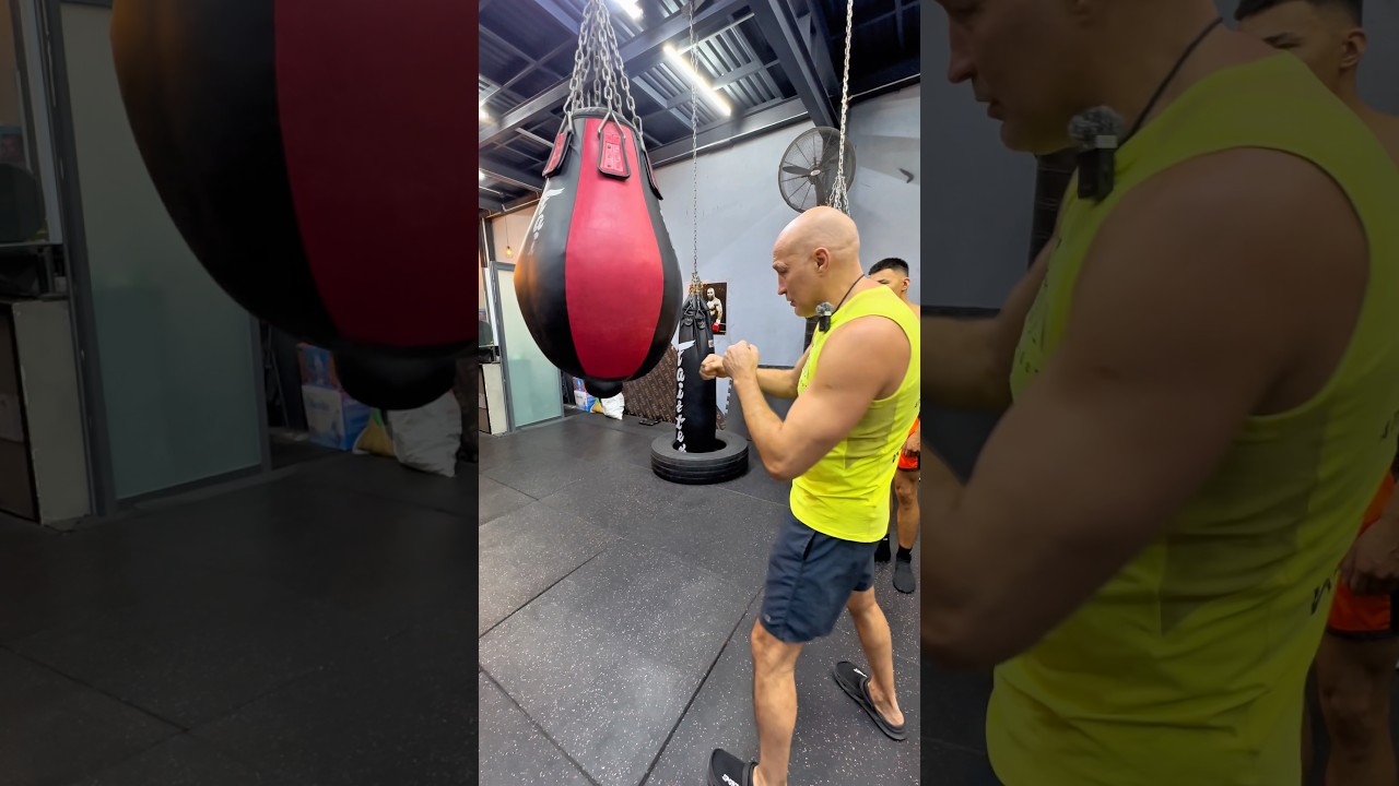 Учимся накидывать удары #vietnam #тренировка #boxing #ibf #romankarmazin